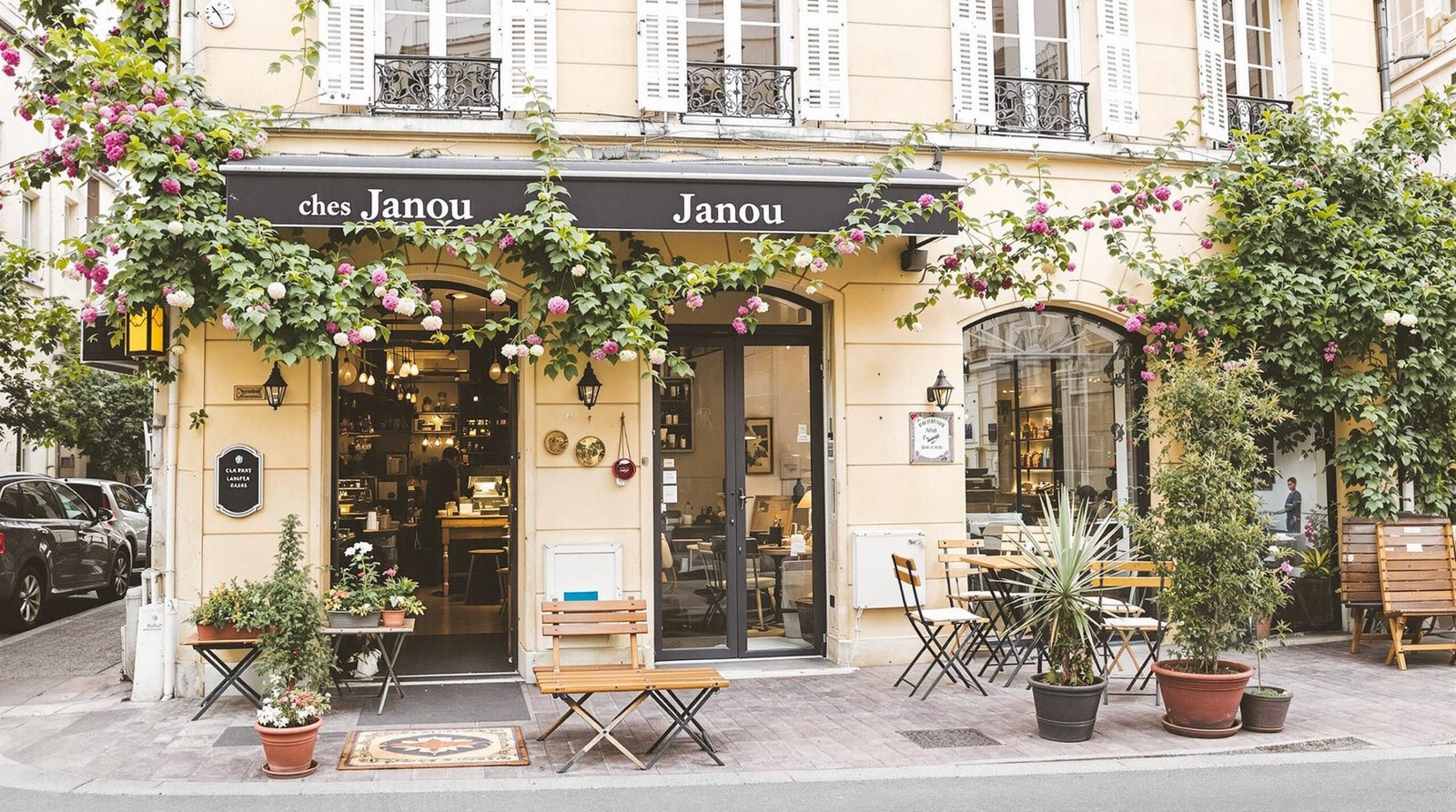 Descubra o restaurante parisiense com uma mousse de chocolate XXL e drinks que parecem perfume! 1 image_1753934446-1