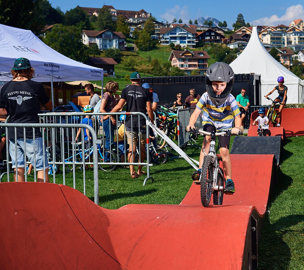 Destinos Imperdíveis para uma Dose de Adrenalina em Lille 2 Flying Metal Thun AEK Pump and Win Referenz 2