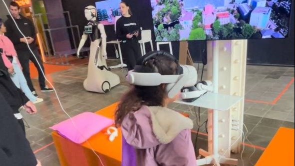 photo_5859185104235118811_y